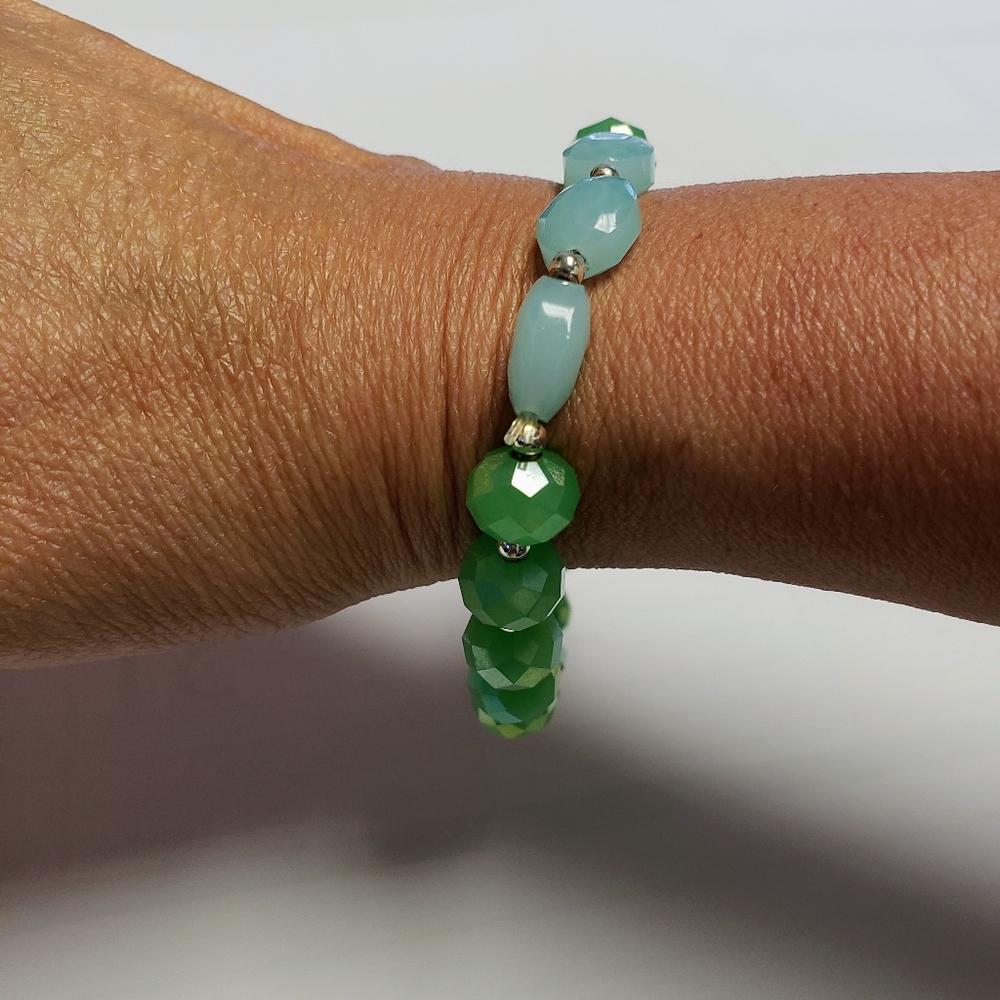 Avon stretch bracelets. Four. Shades of green. - Picture 7 of 10